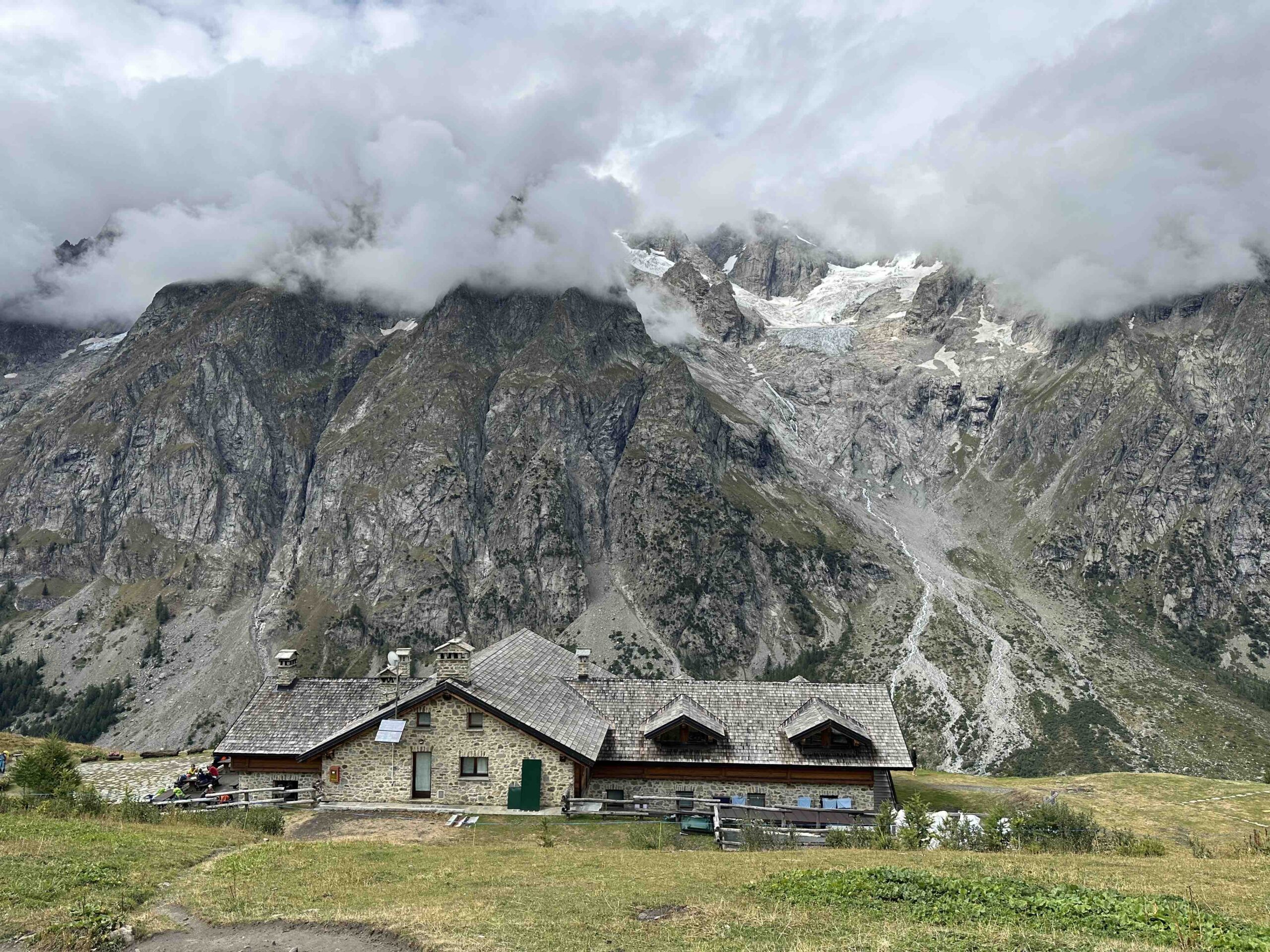 TMB環白朗峰沿途景色 Rifugio Bonatti山屋